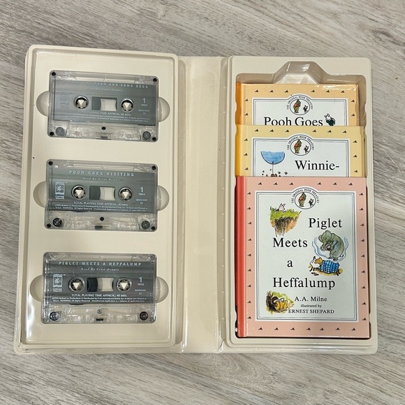 Vintage 1990 Original Pooh Read Along Treasury Volume 1 Books & Audio Cassettes - Picture 2 of 9